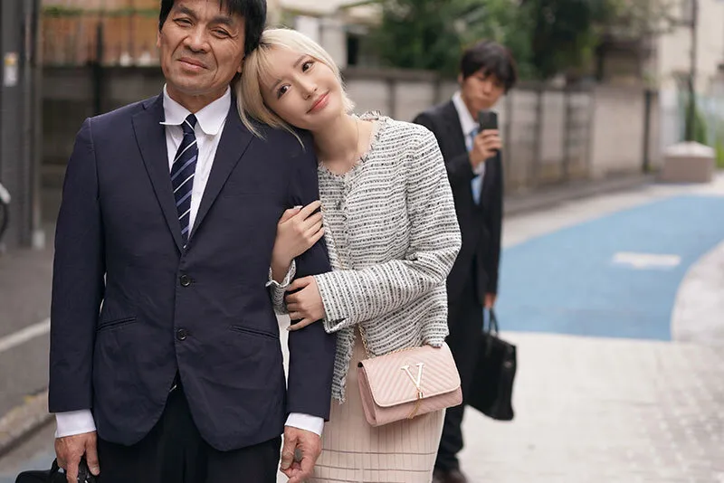 Bà xã sắp cưới thằng bạn thân dùng mỹ nhân kế khi bị tôi phát hiện làm “sugar baby”