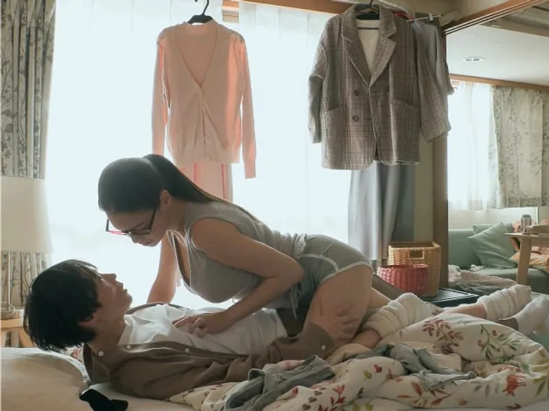 được chị nhà kề bên "an ủi" khi bồ đi ngoại tình